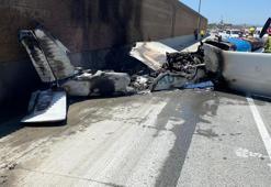 California'da otobana düşen uçak alev aldı