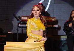 Simge Sağın teknede güneş banyosu yaptı