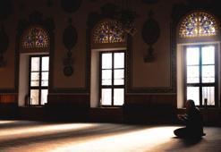 Rüyada namaz kılmak, namaz kıldığını görmek ne anlama gelir?