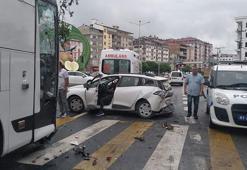 Tur otobüsünün kırmızı ışıkta bekleyen araçlara çarptığı kaza kamerada