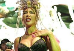 Hande Yener'den meslektaşlarına gönderme