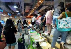 Çin'de yeni vakalar arttı, halk marketlere hücum etti!