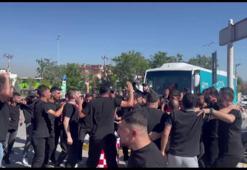 Deplasmana kamyonet kasasında gittiler
