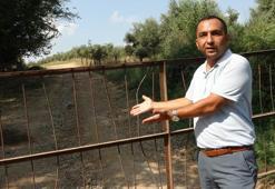 Kapı koyulan yoldan geçemeyen mahalleli isyan etti! 'Türkiye-Suriye sınırı gibi'