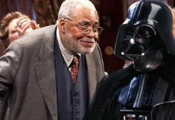 Kendisi emekli, sesi çalışıyor