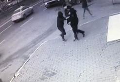 İstanbul’da kapkaç anları kamerada: Birinin elinden diğerinin kulağından çaldılar