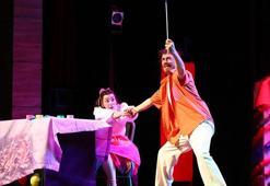 Şehir tiyatrosunda perde açıldı