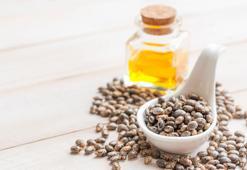 Saç tellerini çelik gibi güçlendiriyor, dökülmeleri önlüyor!