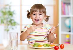 Çocuğunuza tehdit ve rüşvetle yemek yedirmeyin!