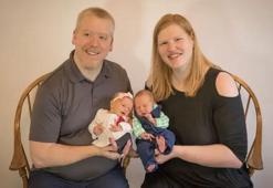 İkiz bebekler, 30 yaşında dünyaya geldi