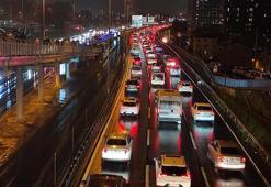 İstanbul'da sağanak sonrası trafik kilitlendi