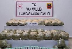 Van'da 80 kilo 911 gram toz esrar ve 2 bin 980 adet sentetik ecza hap ele geçirdi