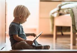 Ebeveynler, kendi ihtiyaçları için çocuklarını ekrana kurban ediyor!