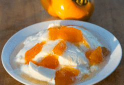 Cennet hurmasını yoğurtla yiyenler yaşadı! Metabolizmaya bu etkisi çok şaşırtacak