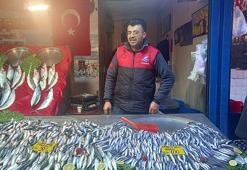 Gediz pazarında balıklar çoğaldı, fiyatlar vatandaşı üzdü