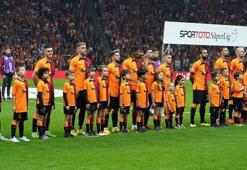 Galatasaray’da 2 oyuncu ile yollar ayrılıyor