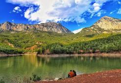 Antalya'da zirvede kar, aşağıda bahar