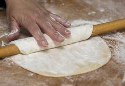 Gelinim Mutfakta Çi börek nasıl yapılır? Çi börek tarifi, yapılışı, hazırlanışı, gerekli malzemeler