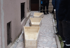 Bir aile yok oldu! Anne ve iki çocuğu ölü bulundu