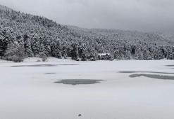 Bolu’nun incisi Gölcük buz tuttu
