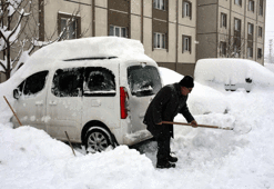 Eğitime kar engeli! Okullar tatil edildi