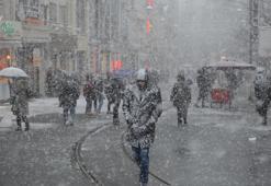 İstanbul'da kar yağışı sürüyor! AKOM iki ilçeyi özellikle uyardı