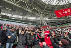 Gökdeniz ve Rubin Kazan depremzedeleri sevindirdi
