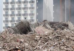 Galeria Sitesi'nin enkazını kaldırma çalışması başladı