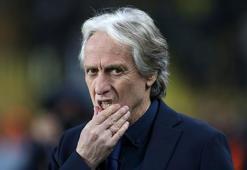 Fenerbahçe'de derbi öncesi kart stresi! 7 oyuncu tehlikede