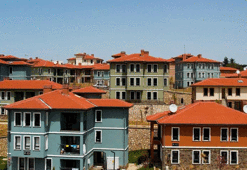 Bakan Kurum: 2020’deki deprem sonrası, inşasını 20’nci günde başlattığımız konutlar bu büyük afet sonrası dimdik ayakta