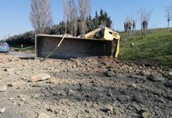 Silivri'deki feci kazadan görüntüler! TIR iki aracı biçti