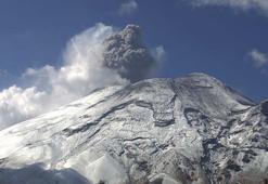 Popocatepetl Yanardağı’nda 24 saatte 12 patlama