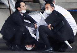 Japon başbakanın konuşması öncesinde korkutan patlama!