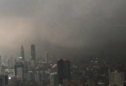 İstanbul’u bir anda bulutlar kapladı, sağanak yağış etkili oldu