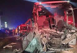 Son dakika: Balıkesir'de otobüs TIR'a çarptı: 33 yaralı