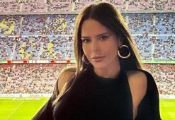 Simge Sağın mayosuyla kumsalda poz verdi