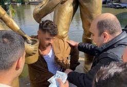 ATM'den 50 bin TL çalıp kaçtı; linçten polis kurtardı