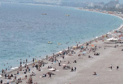 Antalya'da sahillerde bayram yoğunluğu