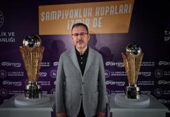 Bakan Kasapoğlu şampiyonluk kupalarını İzmir'de tanıttı