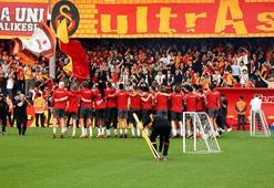 Şampiyon Galatasaray, taraftarı önünde derbi hazırlıklarına başladı