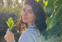 Hazar Ergüçlü'nün bikinili pozlarına beğeni yağdı
