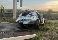 İstanbul’da yolcu treni hemzemin geçitte otomobile çarptı