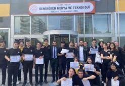 Demirören Medya Lisesi'nde karne heyecanı
