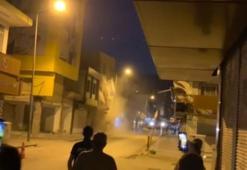Gaziantep'te ağır hasarlı bina çöktü; çevredeki panik kamerada