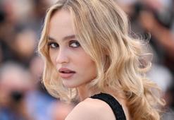 The Idol'ün yıldızı Lily-Rose Depp iç çamaşırsız pozuyla beğeni topladı