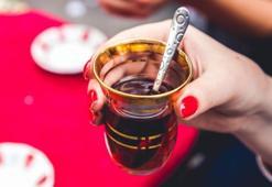 Çayı böyle içenler yandı! Vücudu resmen bitiriyor