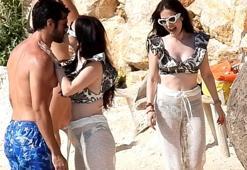 Özge Gürel eşi Serkan Çayoğlu'nu öperek denize uğurladı