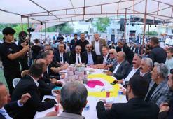 Aşiret düğününe gelin ve damat at üstünde geldi, takılan paraları 15 kişi saydı