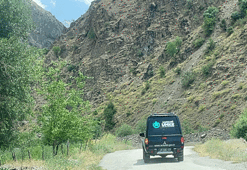 Hakkari'de, Cilo-Sat Dağları'na çıkan 4 kişi buzul kırılınca çukura düştü
