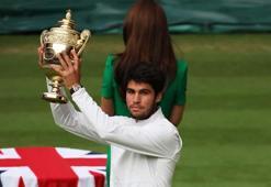 Carlos Alcaraz, Djokovic'i yenerek tarih yazdı